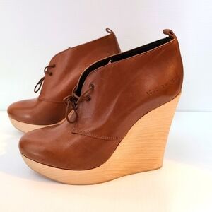 $650 Woman by Common Projects lace up Platform Lea